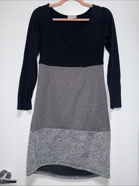 Colorblock Long Sleeve Knit Dress in Black and Gray by
